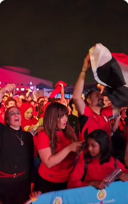حشود المصريين في كندا لتشجيع المنتخب المصري