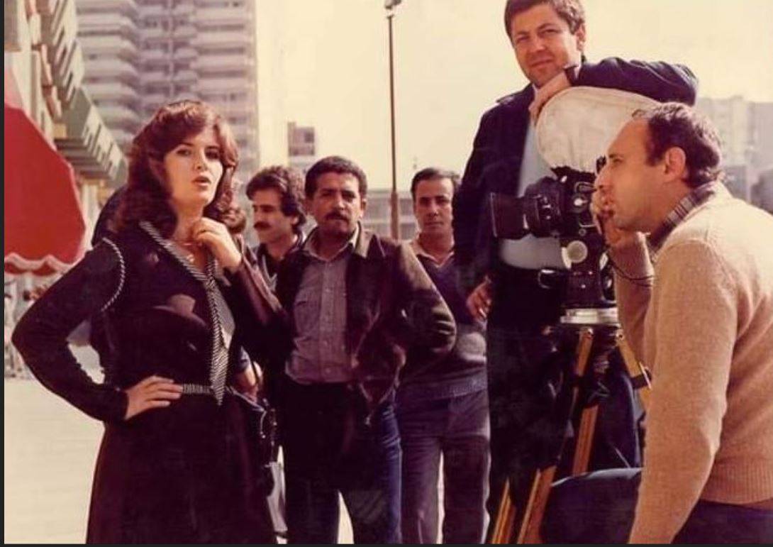 المخرج عاطف الطيب أثناء تصوير أحد أفلامه