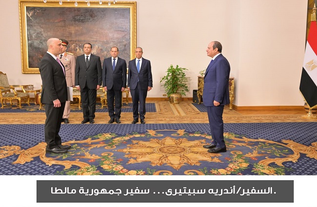 &nbsp; 17 سفيرًا جديدًا يسلمون أوراق اعتمادهم للرئيس السيسي