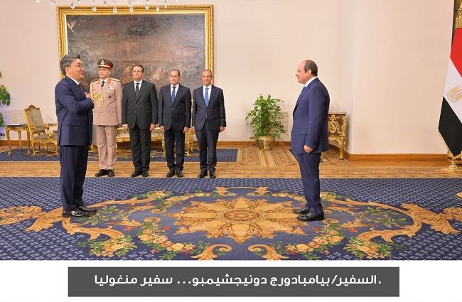&nbsp; 17 سفيرًا جديدًا يسلمون أوراق اعتمادهم للرئيس السيسي