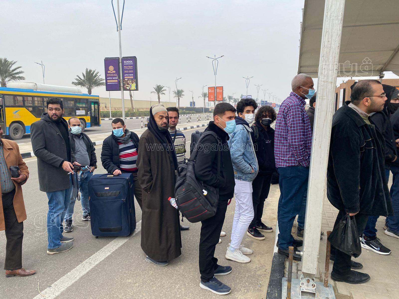 طوابير على شباك تذاكر معرض الكتاب قبل فتح أبوابه للجمهور (4)