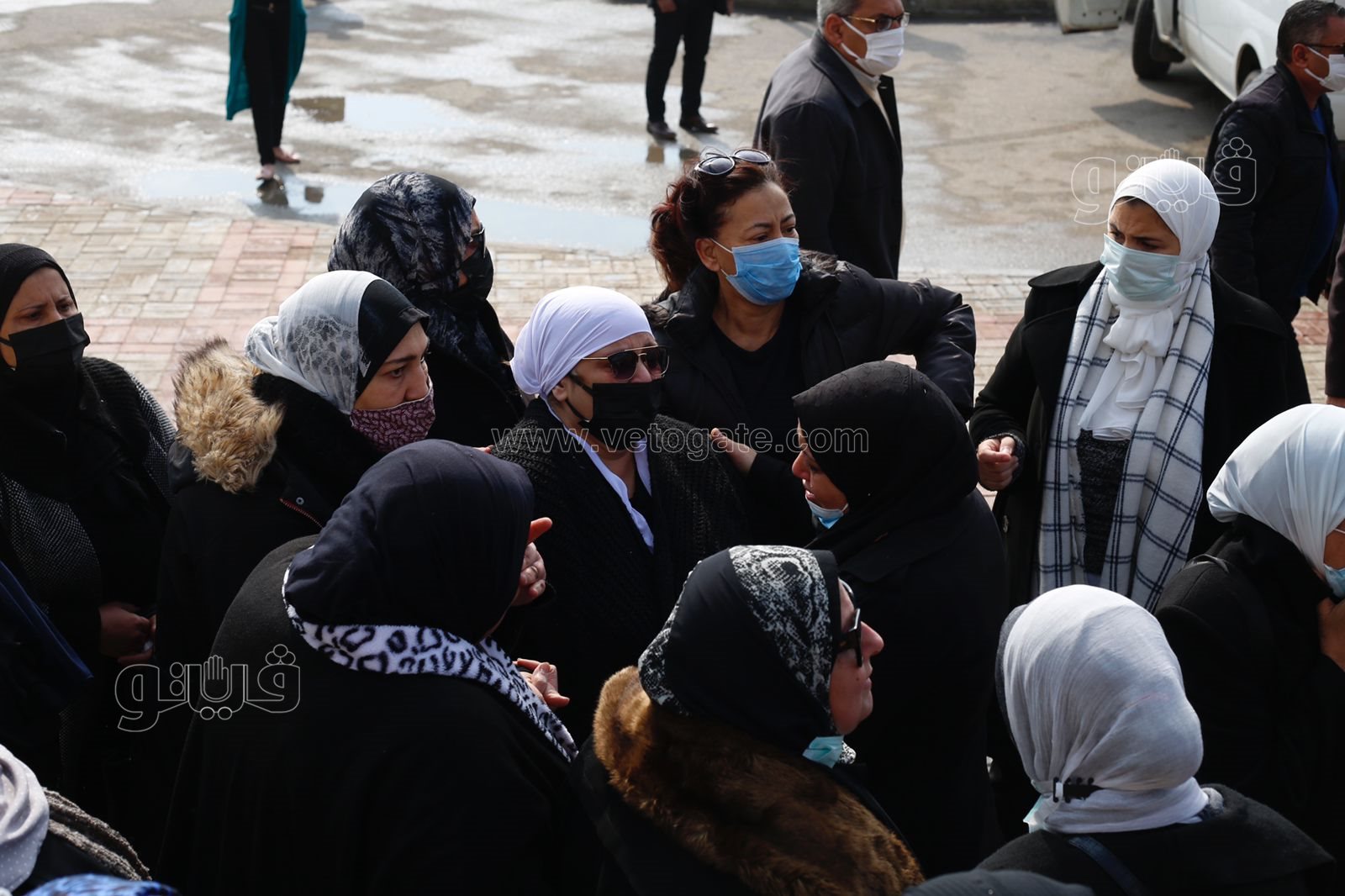 وصول جثمان ياسر رزق إلى مسجد المشير طنطاوي استعدادًا لتشييعه (29)