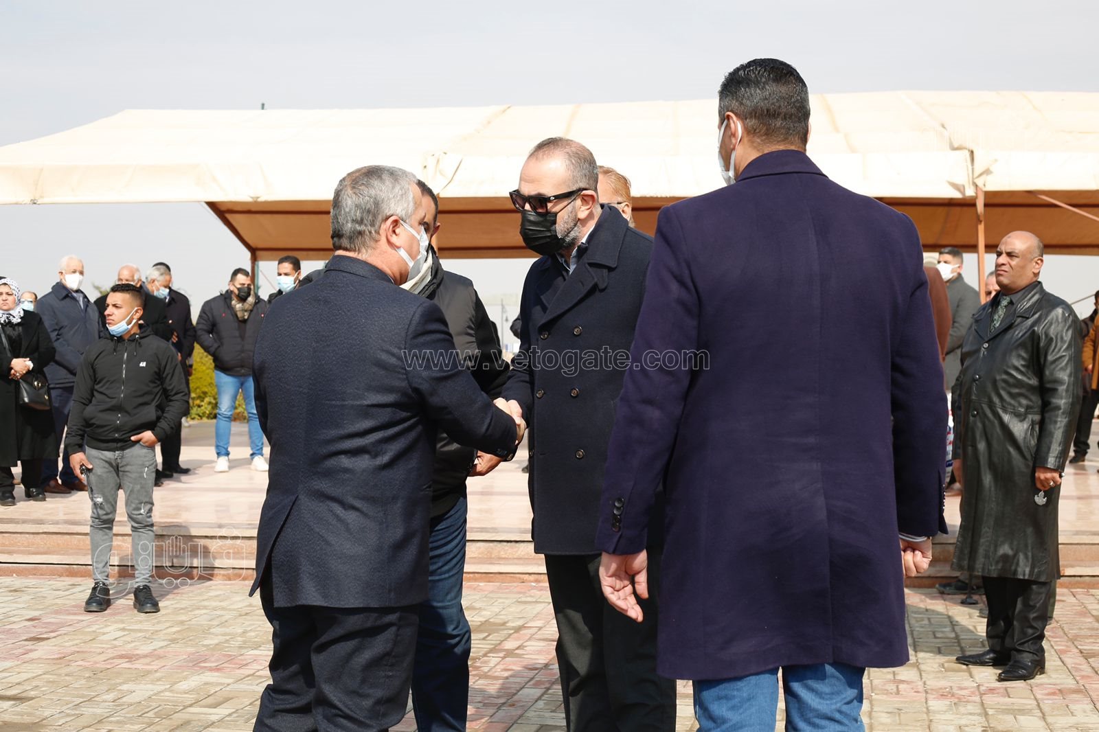 وصول جثمان ياسر رزق إلى مسجد المشير طنطاوي استعدادًا لتشييعه (30)