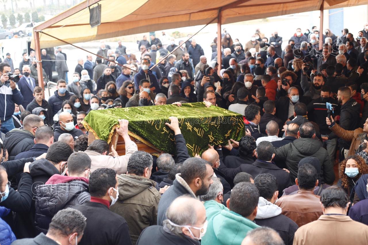 تشييع جثمان ياسر رزق من مسجد المشير طنطاوي (2)