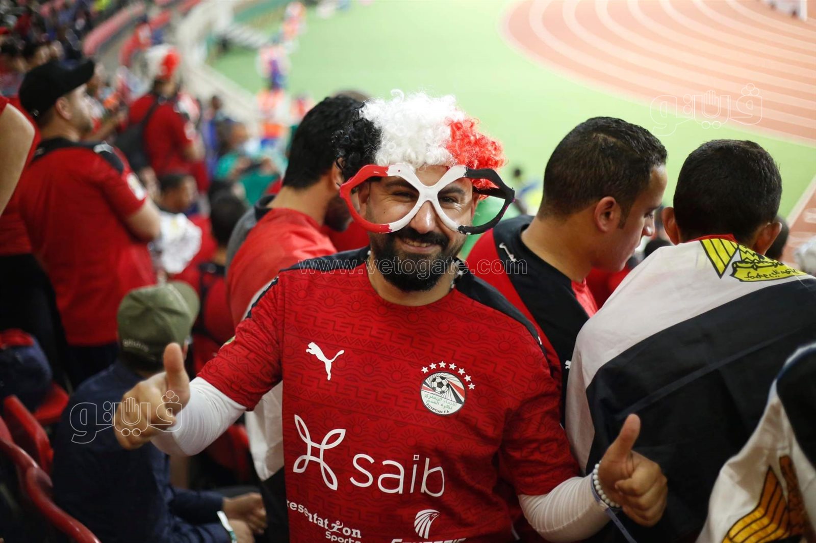 مصريون يشجعون المنتخب بالكاميرون (10)