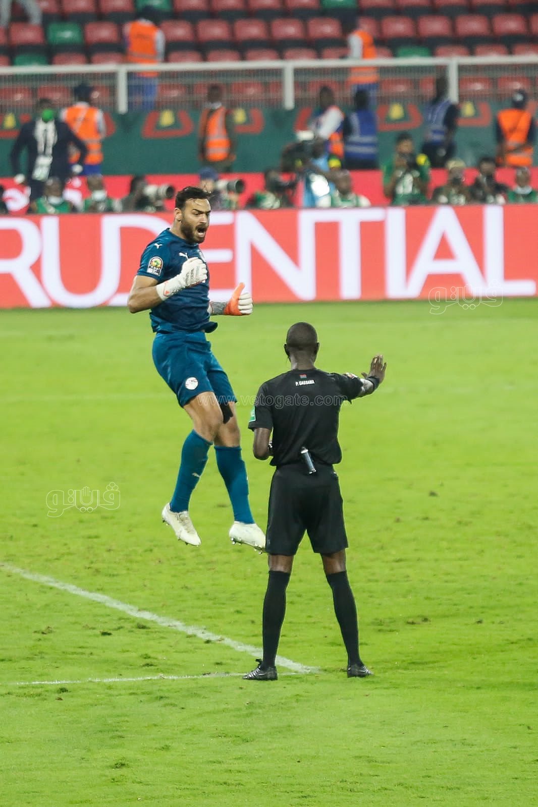 اصرار وتحدي لاعبين منتخب مصر وحارس المرمي محمد أبو جبل في التصدي لركلات الترجيح (3)