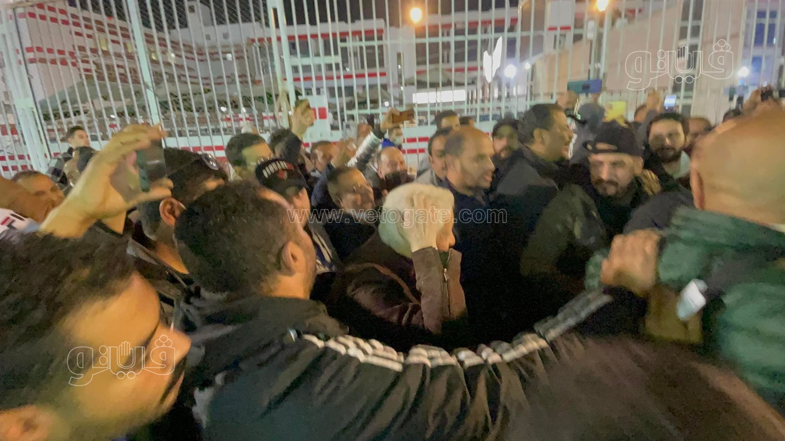 مرتضى منصور يحتفل مع أنصاره بالفوز برئاسة نادي الزمالك (3)