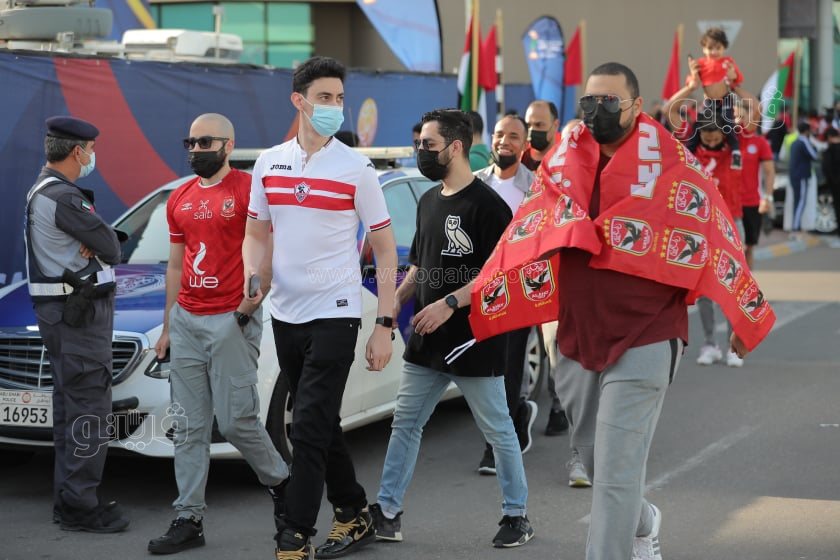 الأسر المصرية تتصدر المشهد  في مؤازرة الأهلى أمام الهلال (1)
