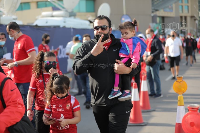 الأسر المصرية تتصدر المشهد  في مؤازرة الأهلى أمام الهلال (11)