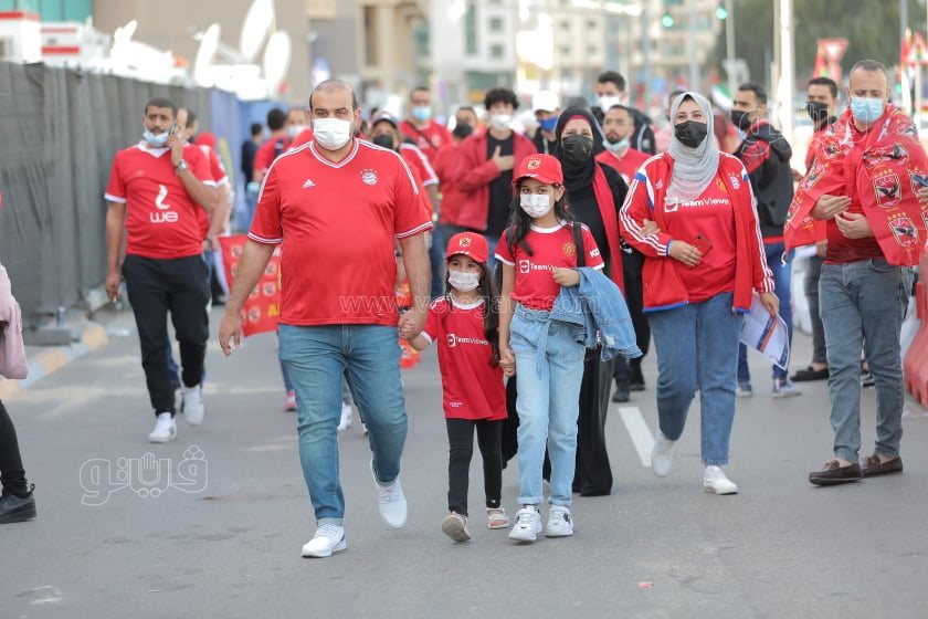 الأسر المصرية تتصدر المشهد  في مؤازرة الأهلى أمام الهلال (14)
