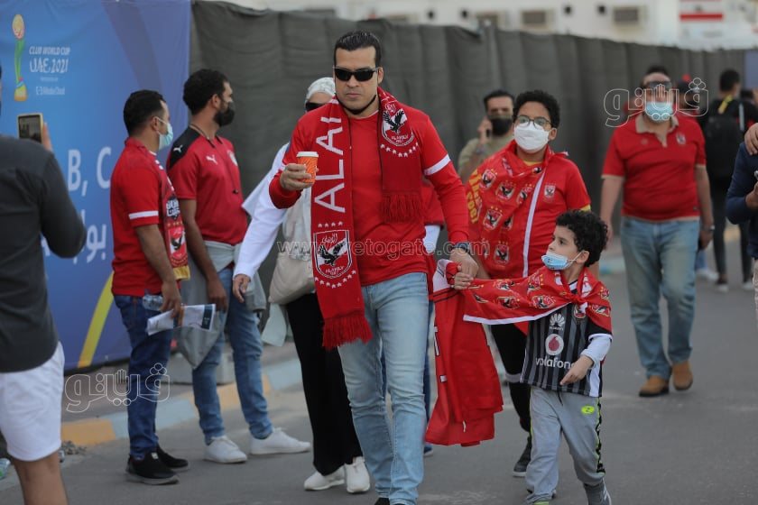 الأسر المصرية تتصدر المشهد  في مؤازرة الأهلى أمام الهلال (22)