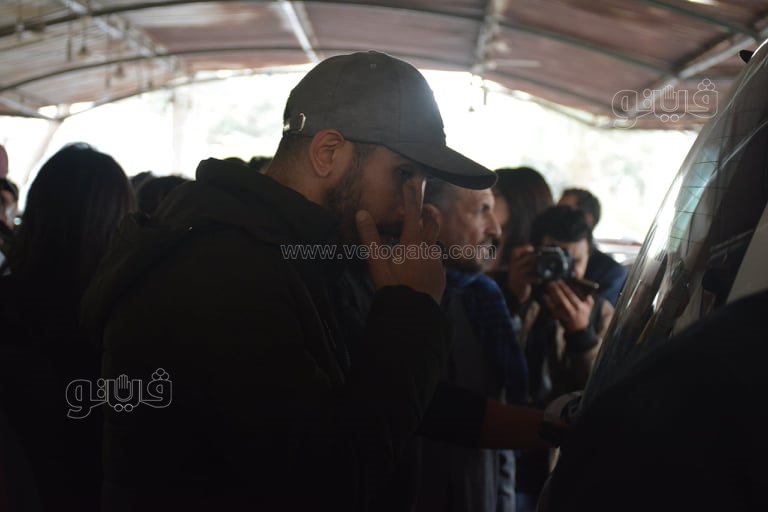 أصدقاء إياد داود يودعونه لمثواه الأخير بالبكاء (31)