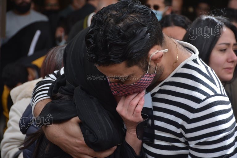 أصدقاء إياد داود يودعونه لمثواه الأخير بالبكاء (33)