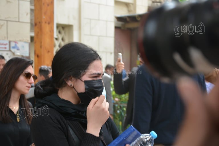 أصدقاء إياد داود يودعونه لمثواه الأخير بالبكاء (35)