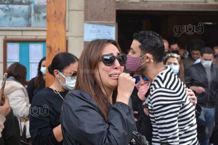 أصدقاء إياد داود يودعونه لمثواه الأخير بالبكاء (38)