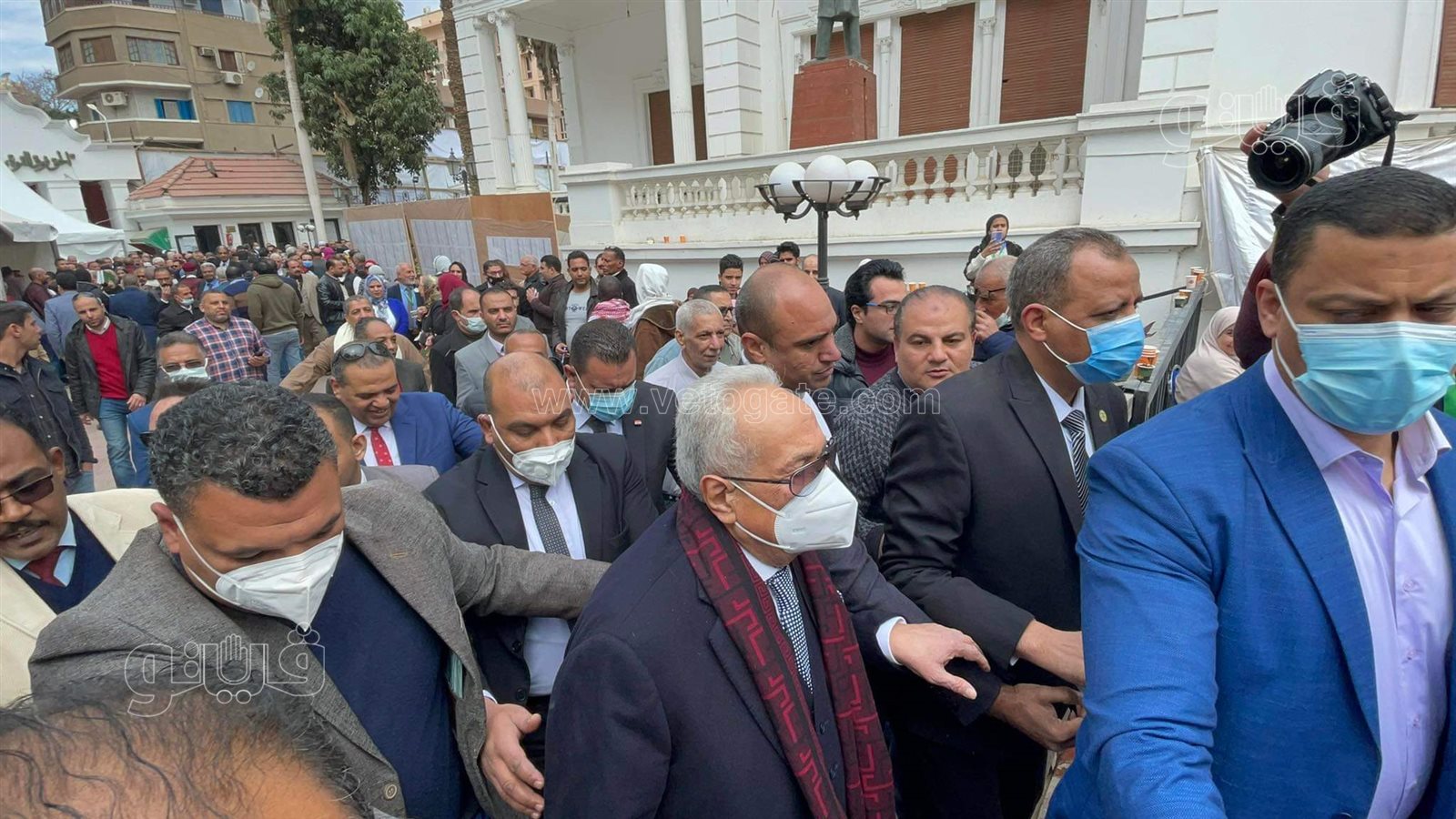 أبو شقة يصل مقار الاقتراع للإدلاء بصوته في انتخابات رئاسة الوفد (12)
