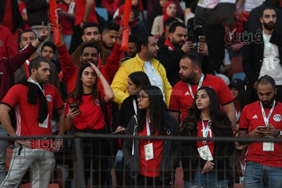 الجميلات يخطفن الأنظار بمدرجات استاد القاهرة (10)