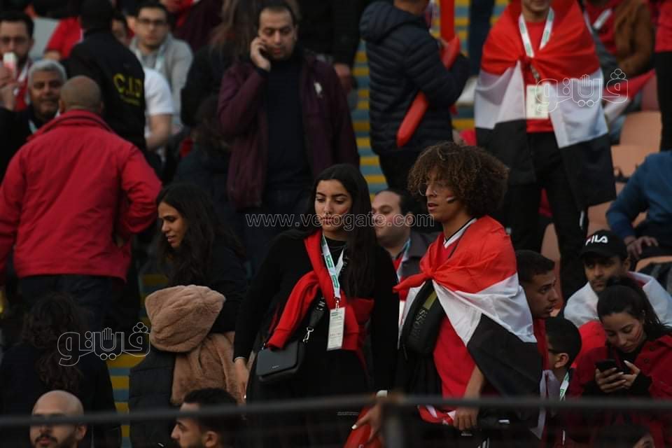 الجميلات يخطفن الأنظار بمدرجات استاد القاهرة (13)