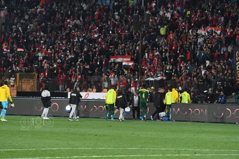 حزن محمد صلاح وفرحة الشناوي والحضري.. مشاهد بعد لقاء مصر والسنغال (60)