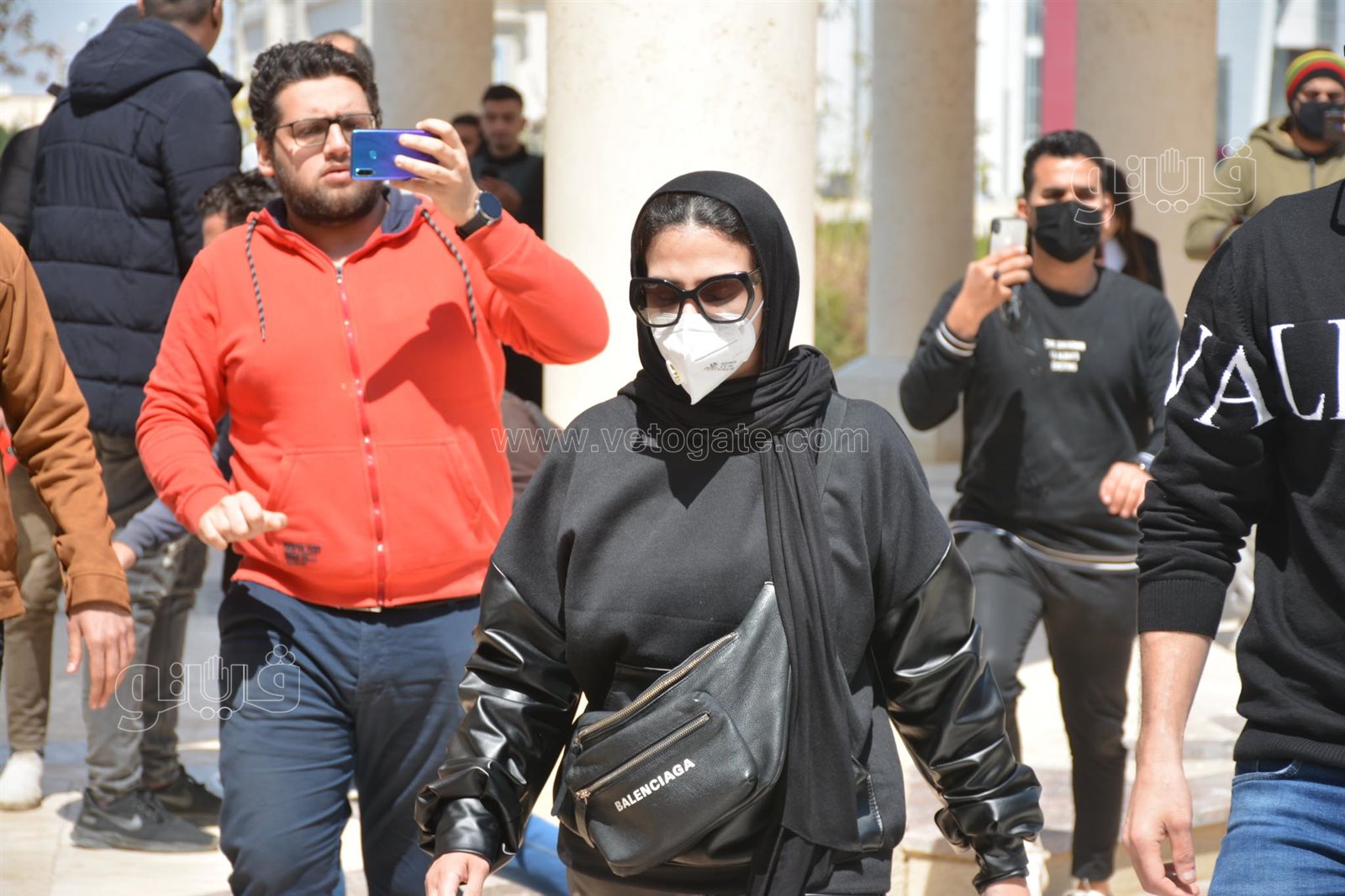 دنيا سمير غانم ورامي رضوان يشاركان في جنازة أحمد حلاوة (9)