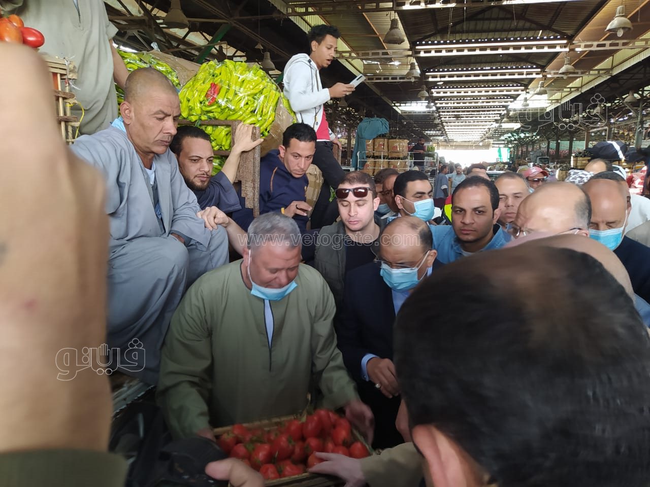 وزير التنمية المحلية ومحافظ القاهرة يتفقدان سوق العبور (2)