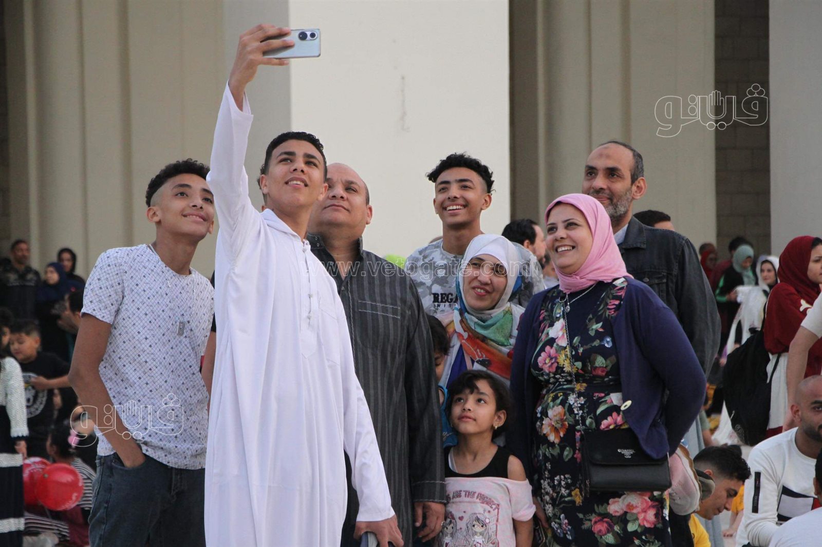 مصريون وأجانب يصلون العيد في مسجد الحاكم بأمر الله (19)