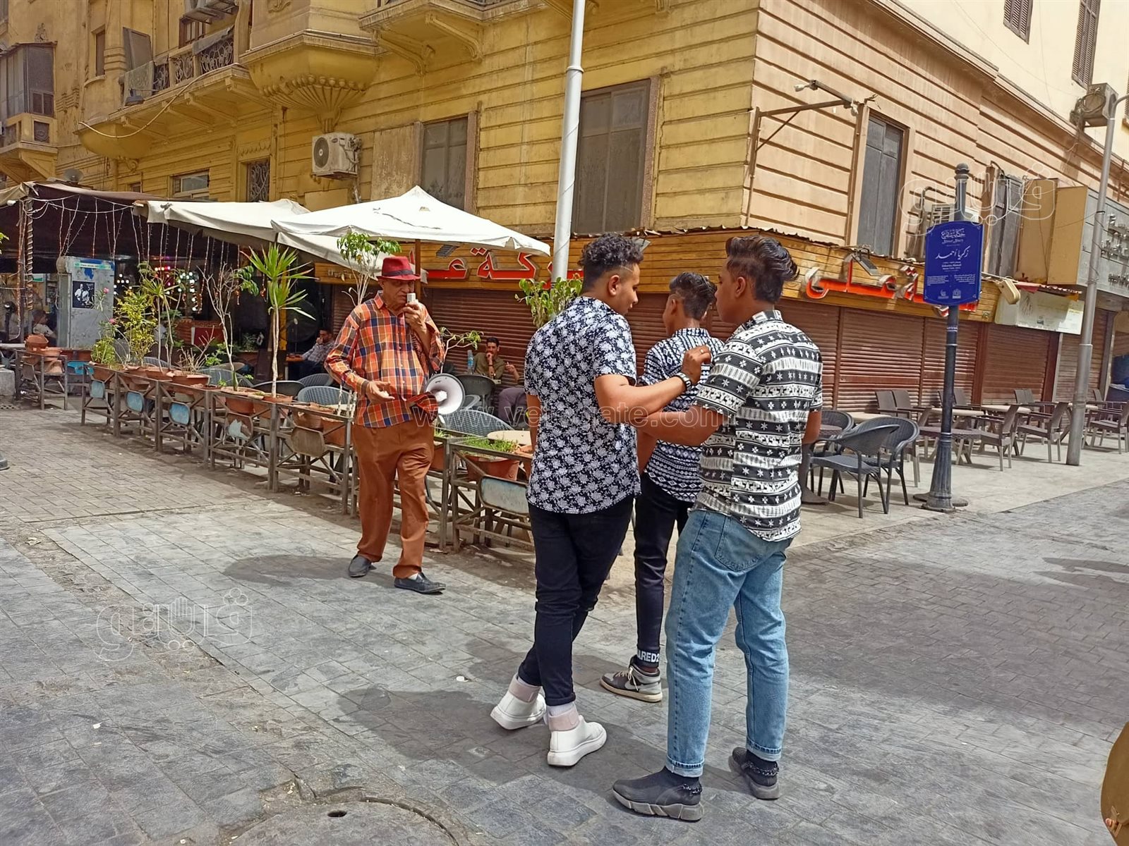 شوارع وسط القاهرة تجذب المراهقين.. وضعف الإقبال على السينمات (8)