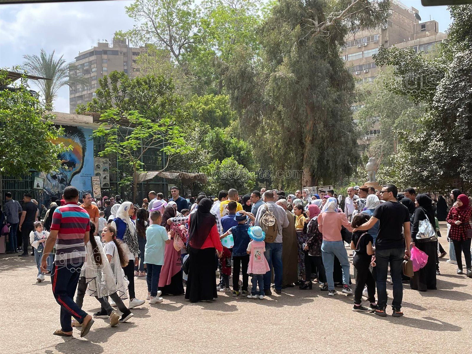 إقبال كثيف على حديقة الحيوان بالجيزة في ثالث أيام عيد الفطر (22)