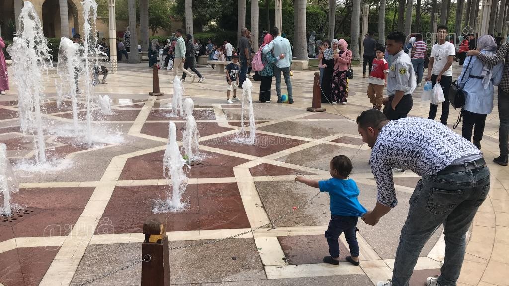 إقبال كبير للعائلات على حديقة الأزهر للاستمتاع بإجازة العيد (7)