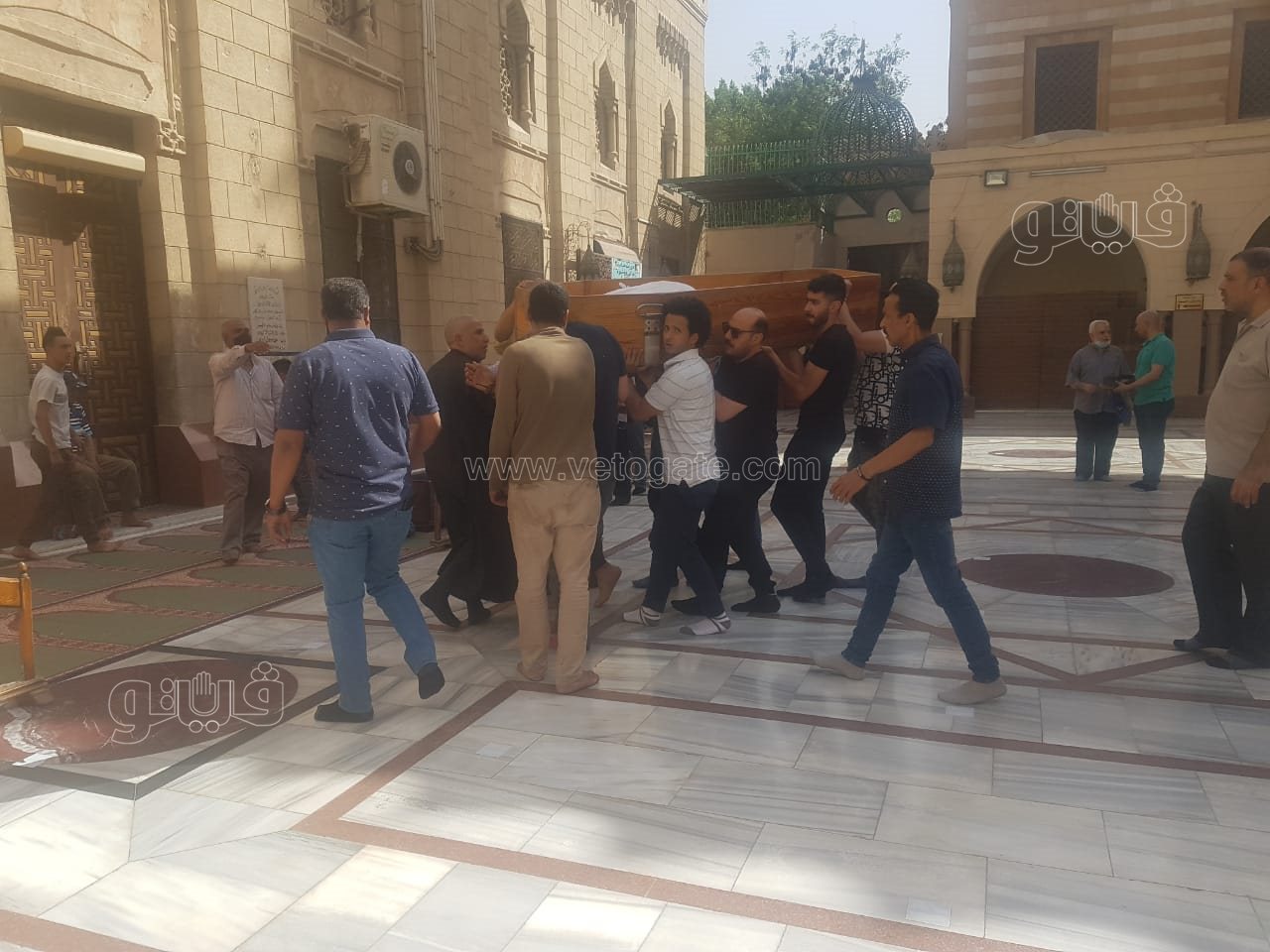 تشييع جثمان والد محسن منصور من مسجد السيدة نفسية (1)