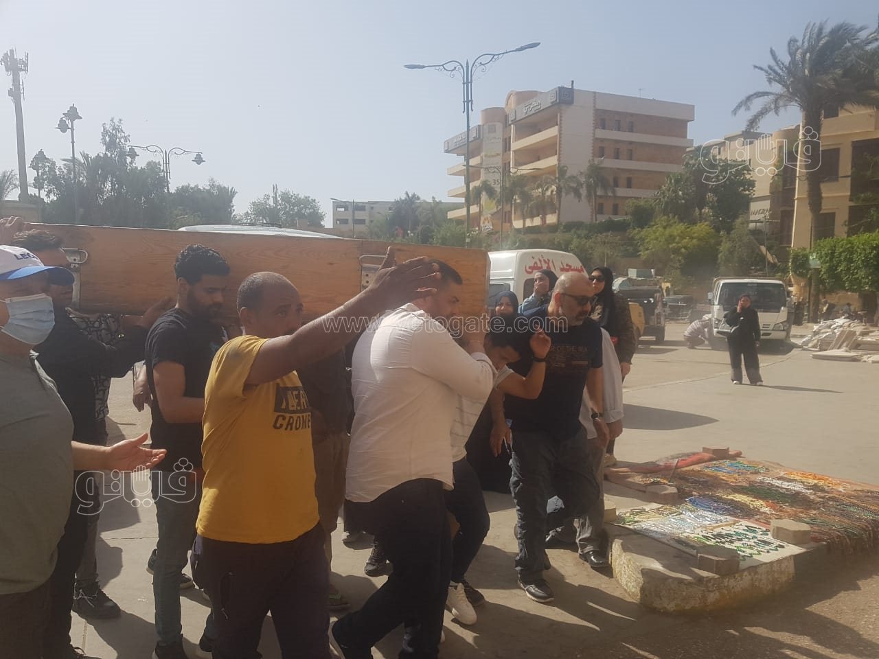 تشييع جثمان والد محسن منصور من مسجد السيدة نفسية (2)
