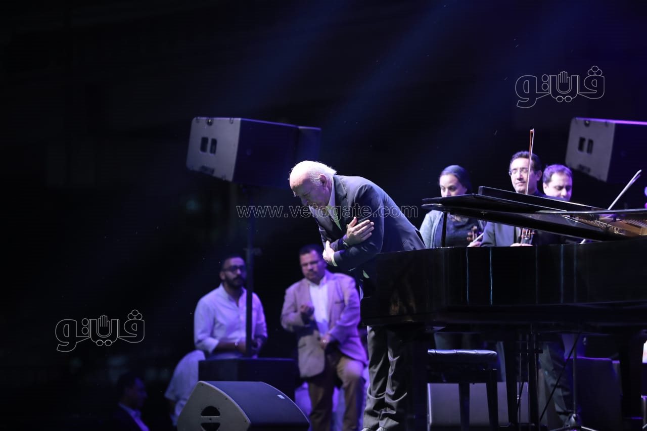 عمر خيرت يتألق بحفل عالمي في مركز القاهرة الدولى للمؤتمرات (3)