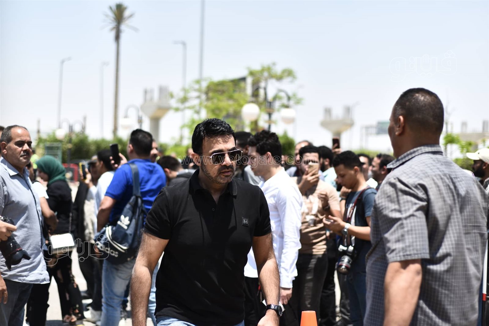 دنيا سمير غانم وإلهام شاهين وسهير رمزي في جنازة سمير صبري (2)