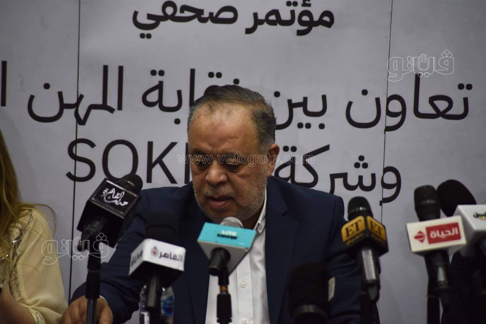 أشرف زكي الفنانين والصحفيين عانوا من المندسين في الجنازات ممن ينتهكون حرمة الموت (15)
