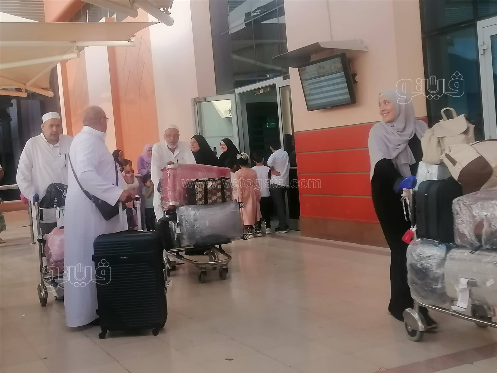 مطار القاهرة يستقبل أولى رحلات عودة حجاج بيت الله الحرام (4)