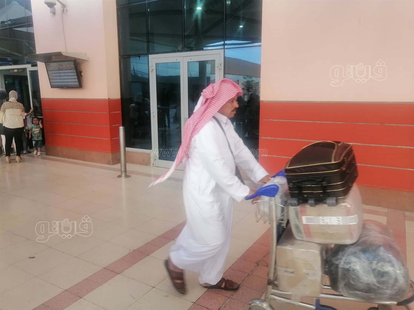 مطار القاهرة يستقبل أولى رحلات عودة حجاج بيت الله الحرام (5)
