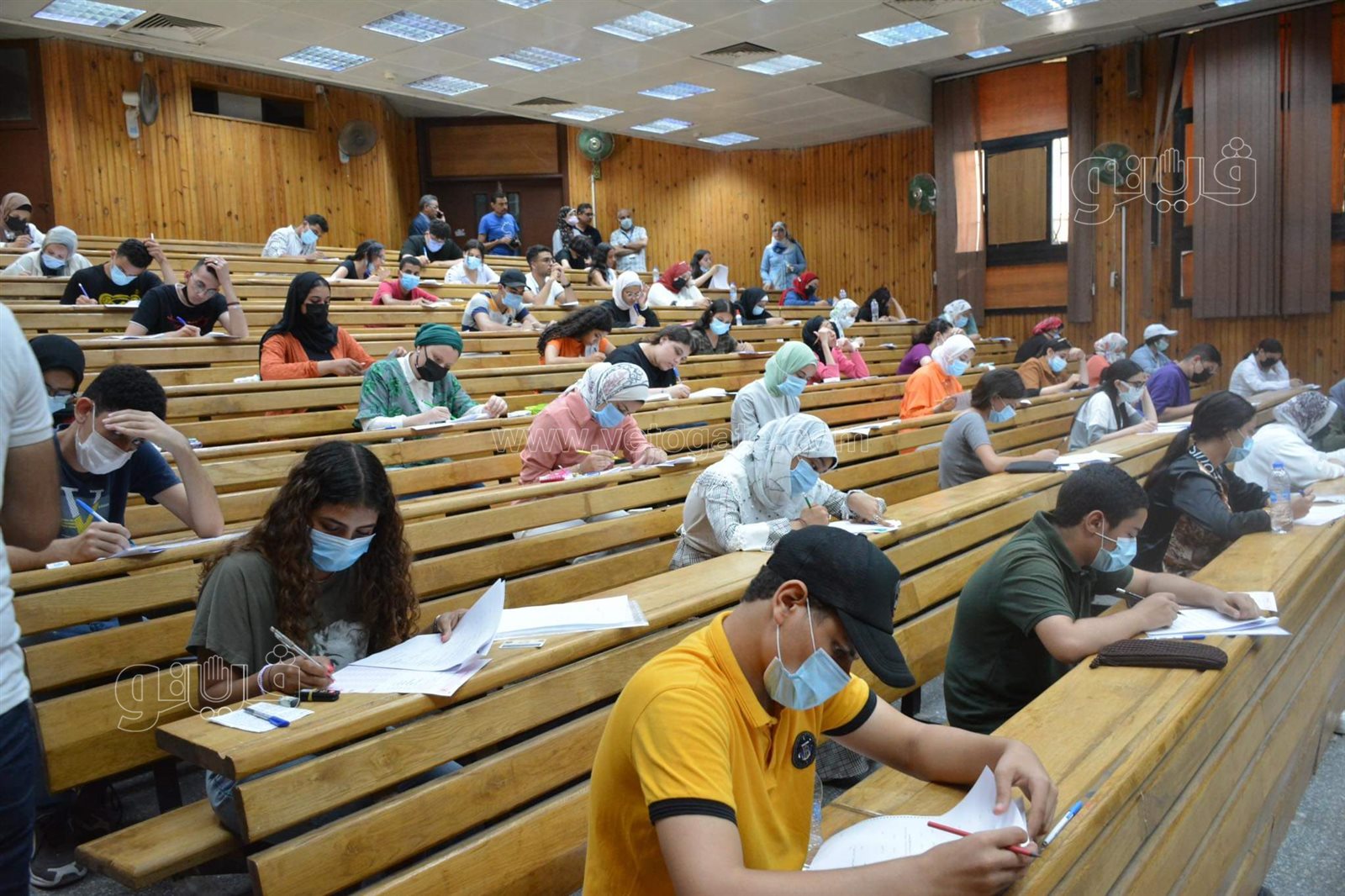 عميد إعلام القاهرة تتفقد امتحان القدرات لطلاب الثانوية (37)