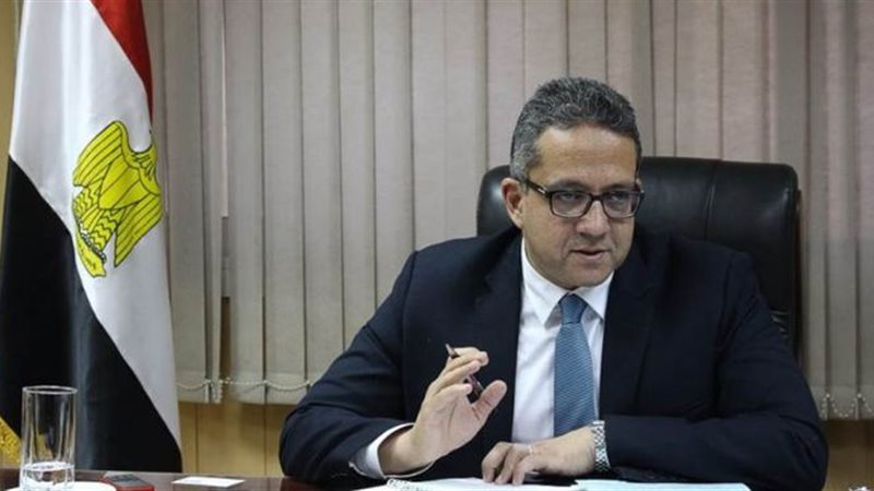 الدكتور خالد العنانى