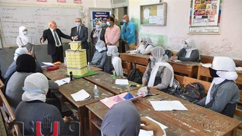 جانب من صرف محافظ