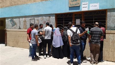 طالب يتظلم في 6 مواد: 