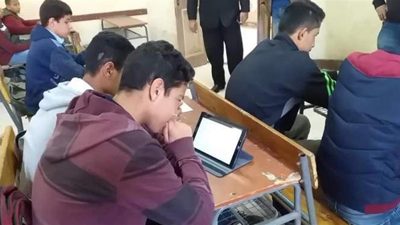 امتحانات طلاب الصف