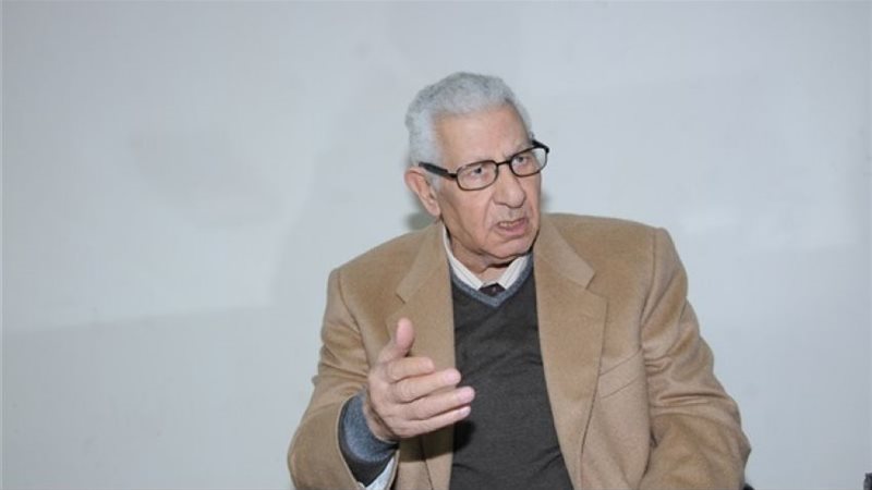  مكرم محمد أحمد