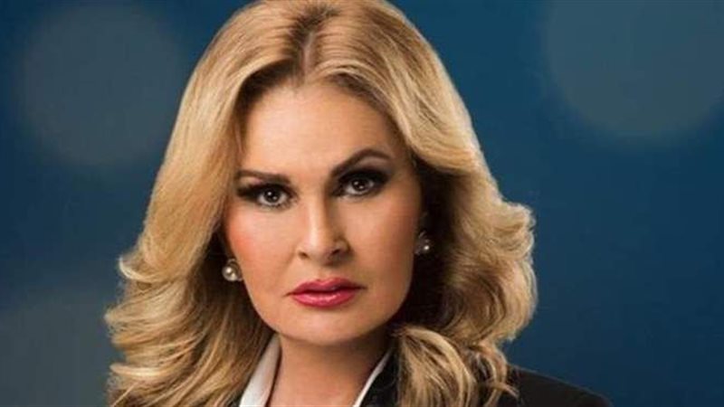 الفنانة يسرا