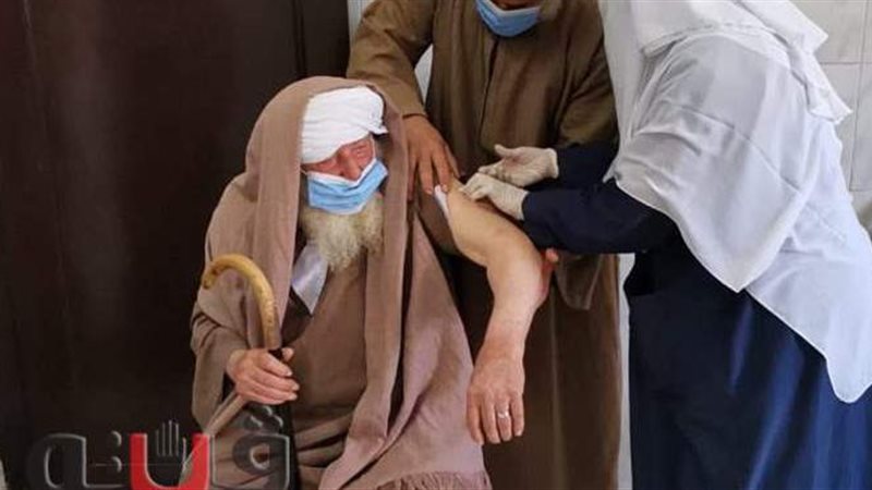 احد متلقى التطعيمات