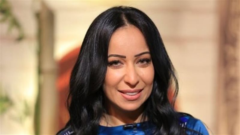 الإعلامية سالي عاطف