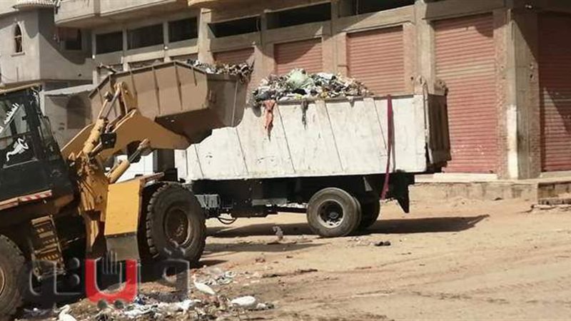 أثناء رفع القمامة