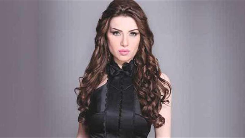 الإعلامية منى عبد