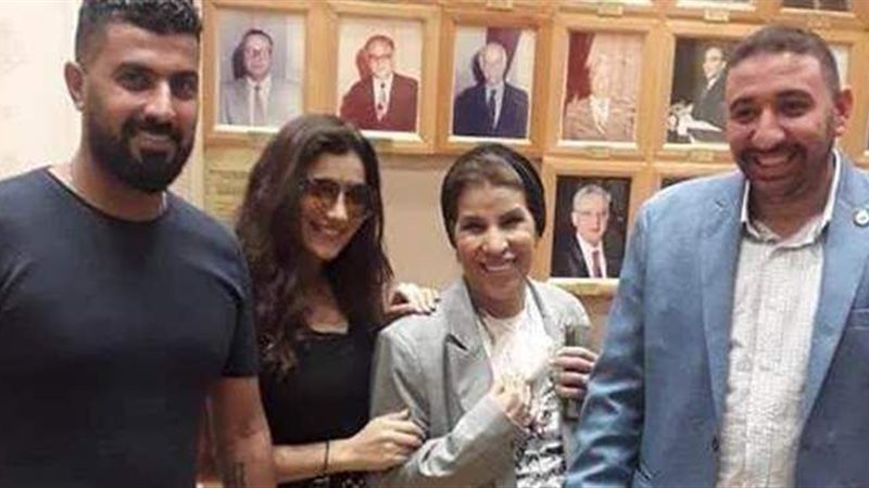 صورة تجمع المخرج