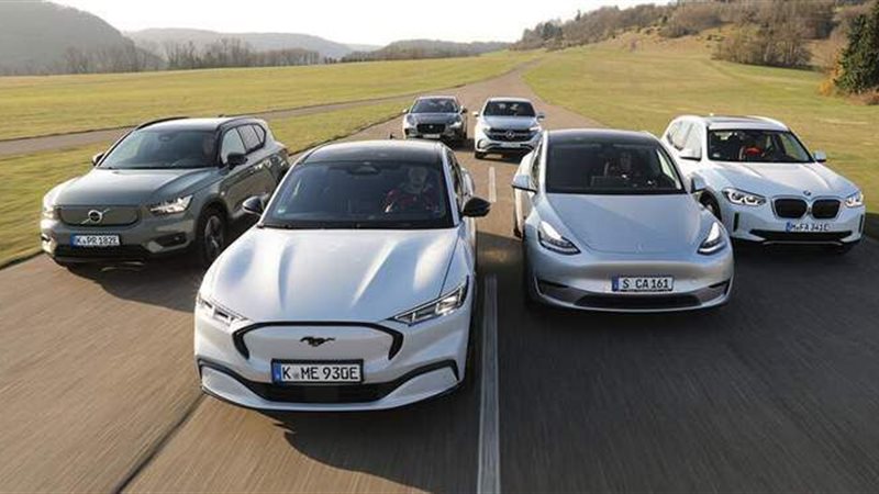 تسلا Y في مواجهة