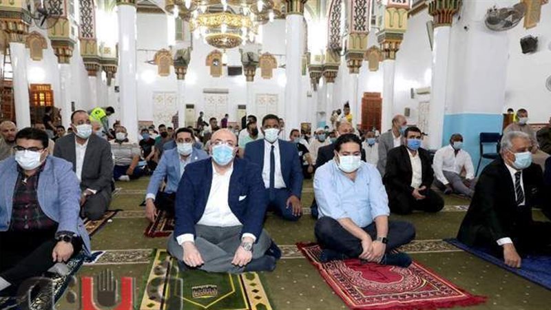 محافظ بني سويف يؤدي